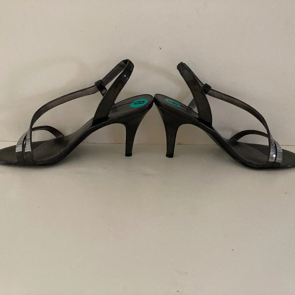 Bandolino Rayonna Gray Metallic & Silver Strap Slingback Heels/Size 8/NEW!